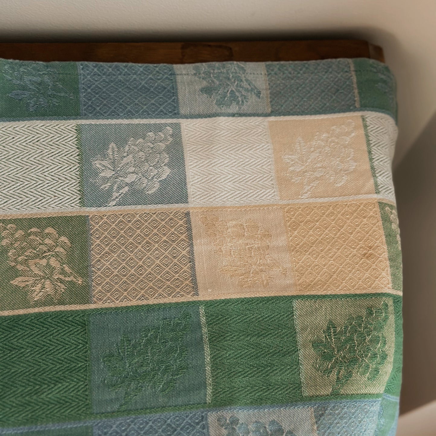 Jacquard Botanical Short Cotton Table Runner | Vintage