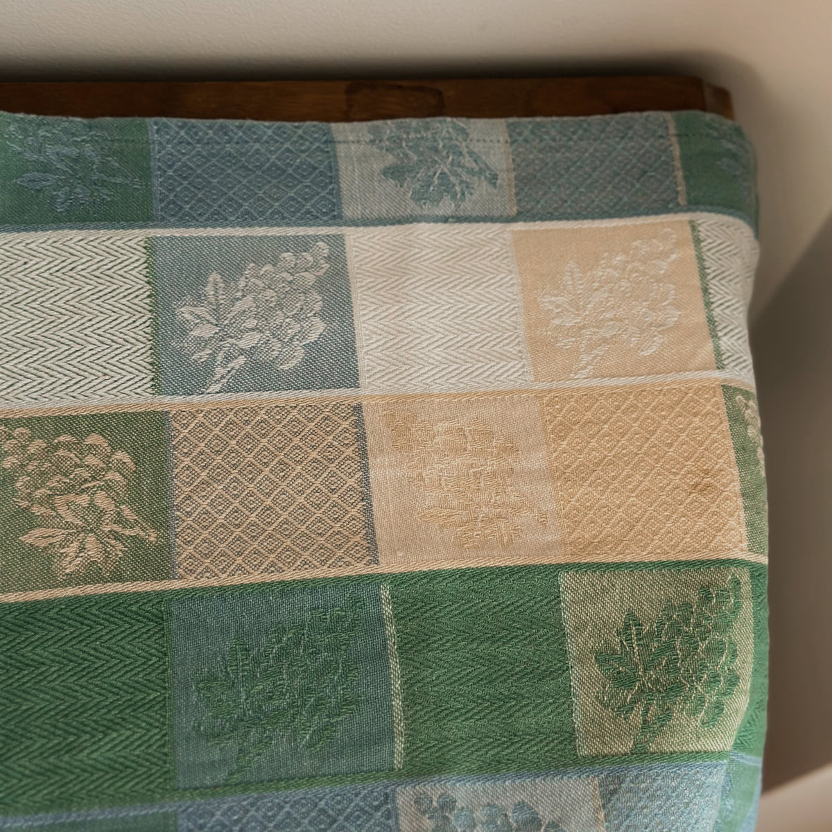 Jacquard Botanical Short Cotton Table Runner | Vintage