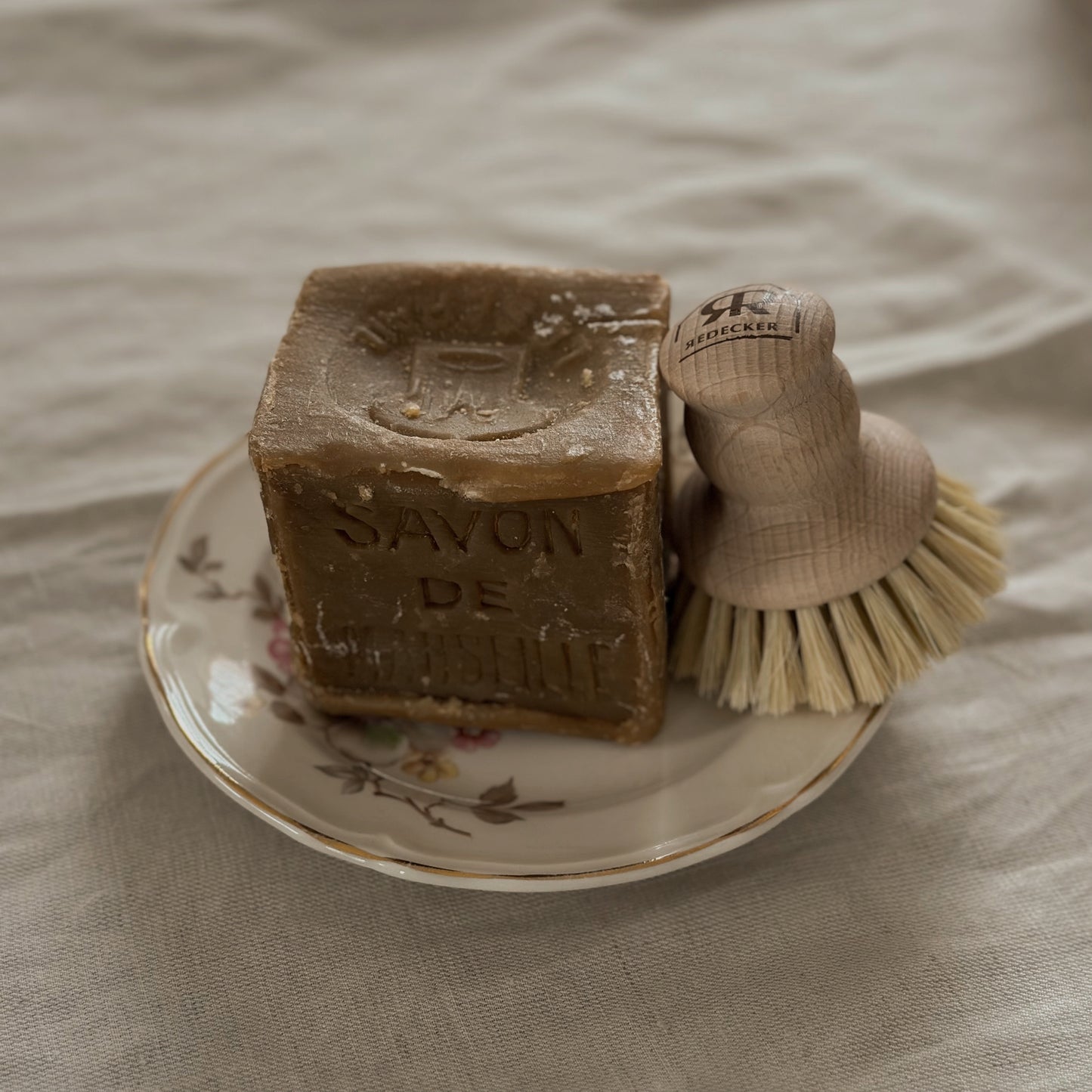 Short Round Pot Brush