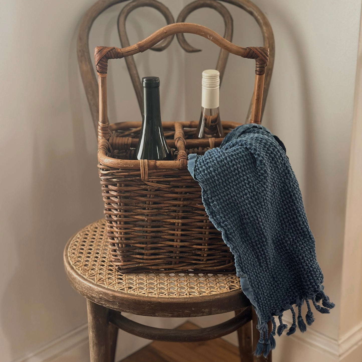Vintage Woven Willow 4-Bottle Wine Caddy Carrier with Bentwood Handle