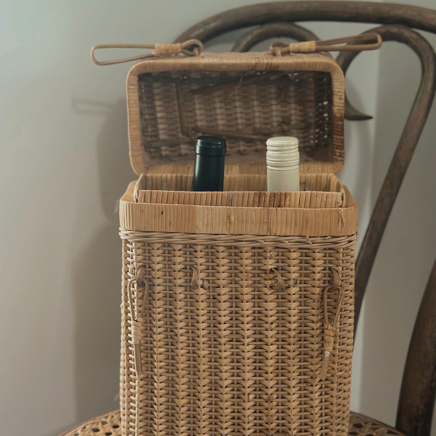 Vintage Woven Wicker Two-Bottle Wine Picnic Basket Tote