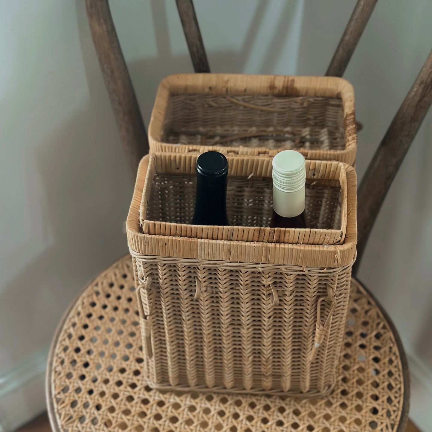 Vintage Woven Wicker Two-Bottle Wine Picnic Basket Tote