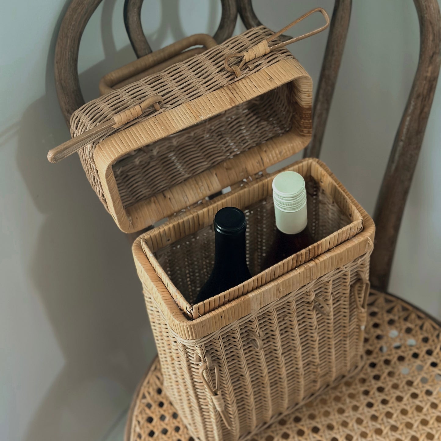 Vintage Woven Wicker Two-Bottle Wine Picnic Basket Tote