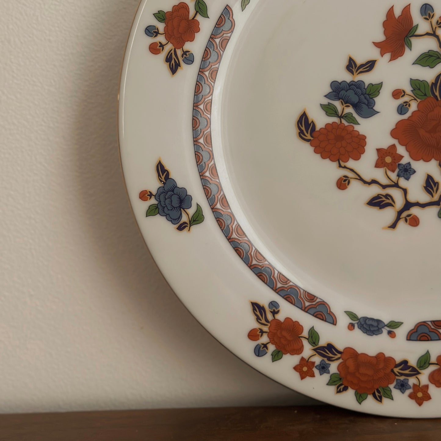 Vintage Crown Ming 'Old Imari' Dinner Plates